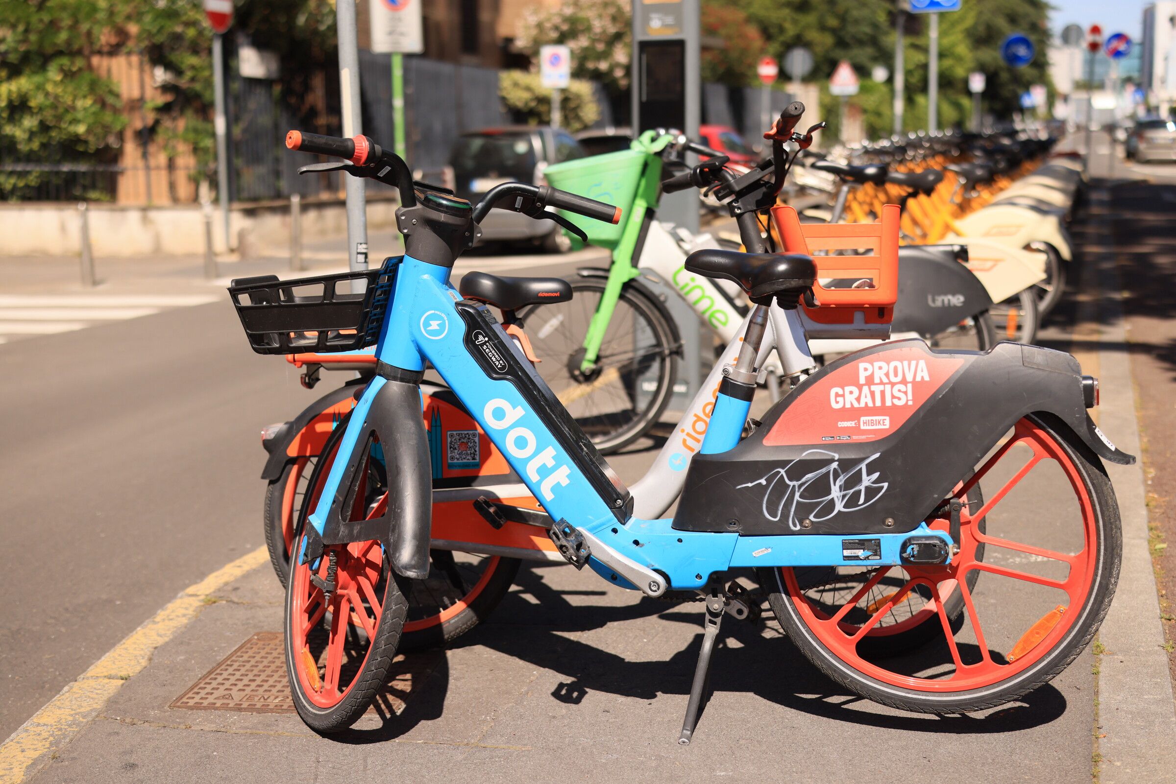 Prova Gratis — A street, Italy, 2026